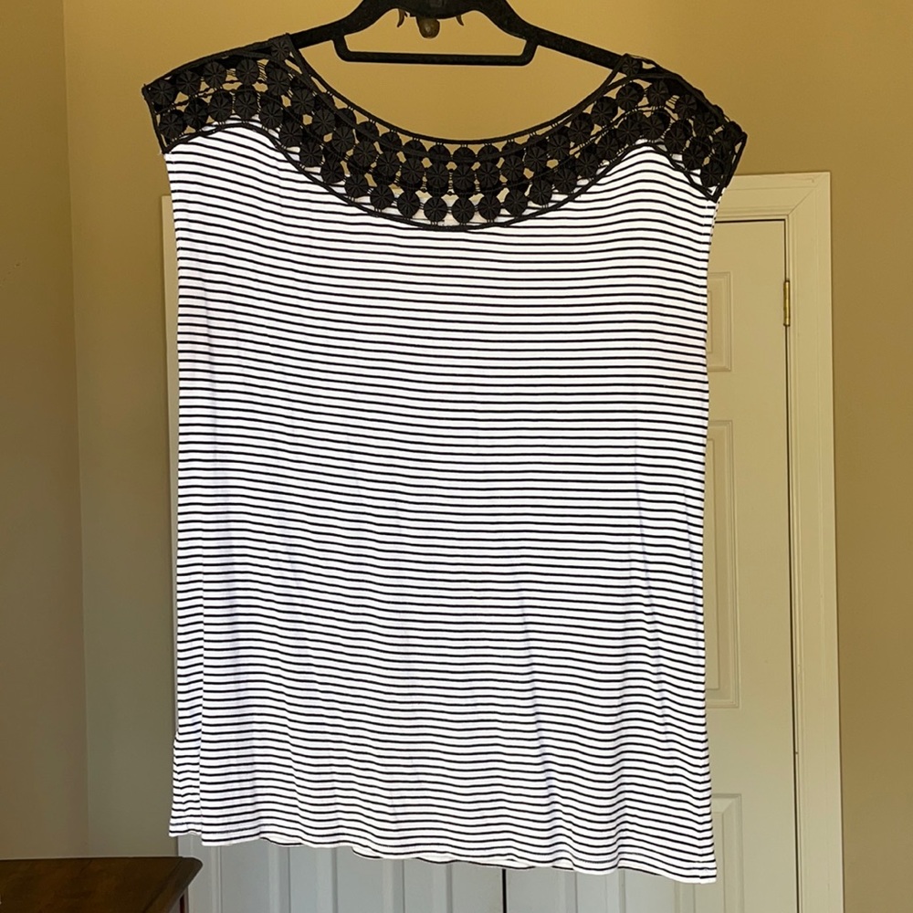 Black and white stripe top